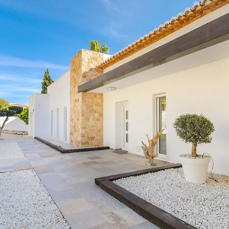 Graham Holiday - La Palmera Villa